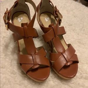 BP brown wedges